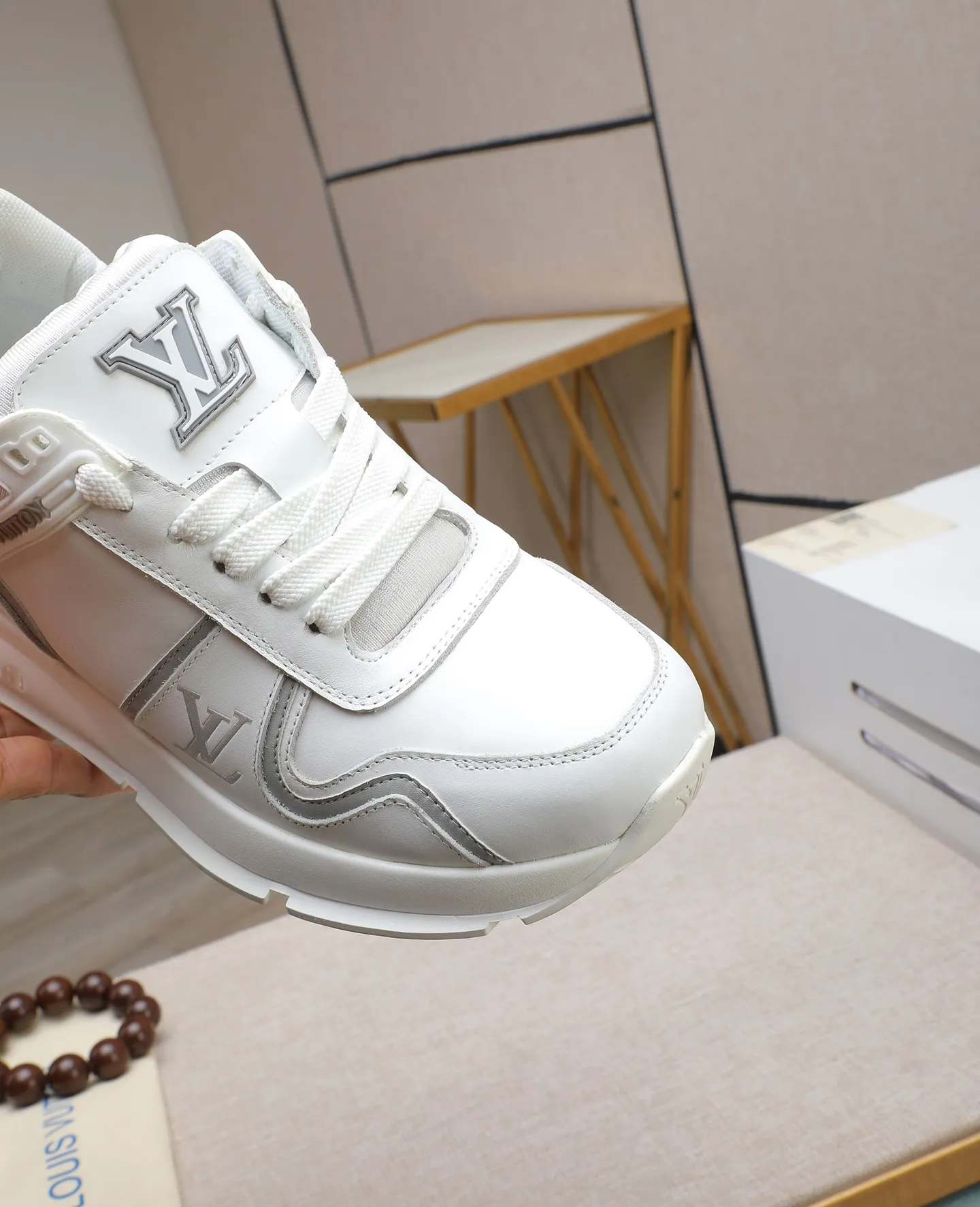 Men's shoes 💰600 📛📛【LOUIS VUITTON】New products synchronized on the official website 👟Milan fashion show style 🇰🇾🇰🇾LV family logo, celebrity style, a must-have for fashionistas ⚠️First-layer calfskin ➕Genuine leather lining ➕Official website original version special outsole 👞Number 38-44